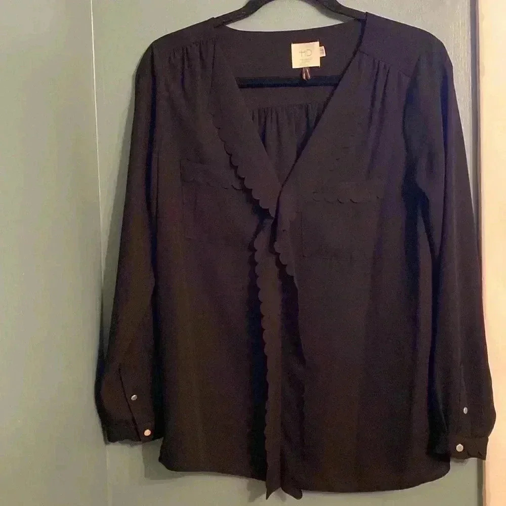 HD Paris - Anthroplogie women’s Blosue - Black - size 6 - scalloped trim
